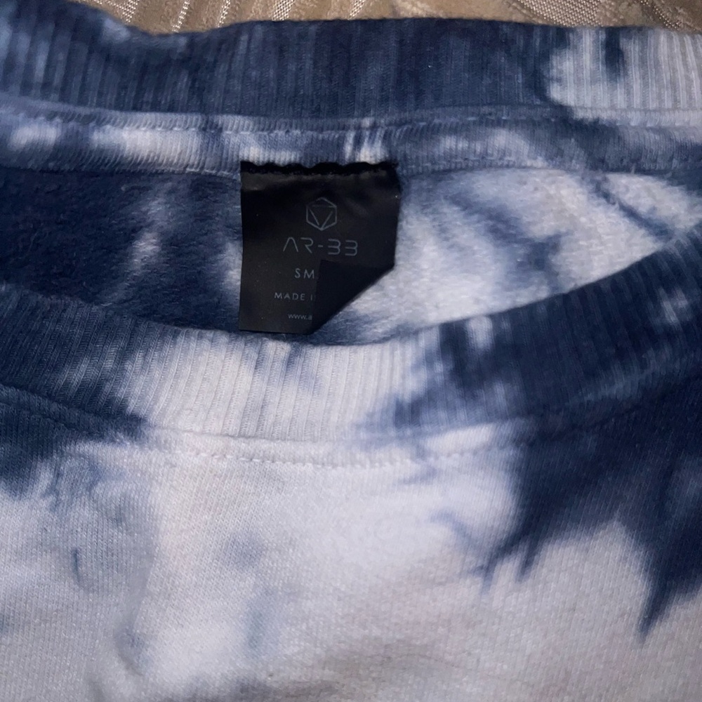 AR-33 brand size small blue and white Tye dye size small sweater #548